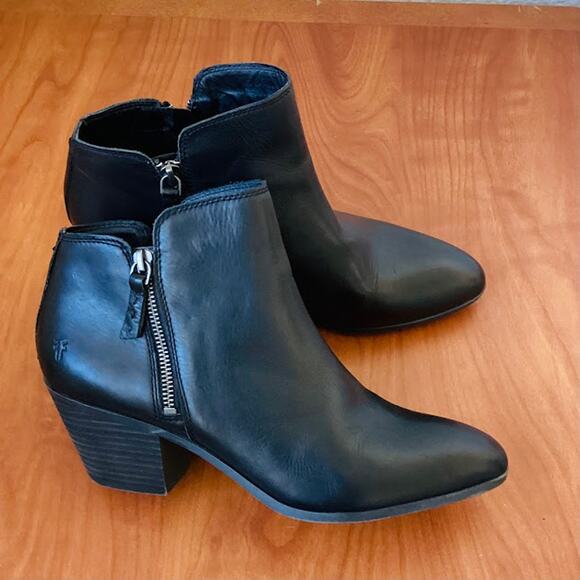 FRYE Women's Judith Double Zip Bootie Leather Ankle Boot in Black Size 10M - Picture 4 of 11